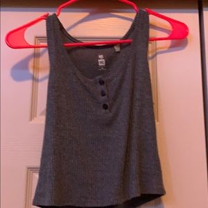 gray tank top